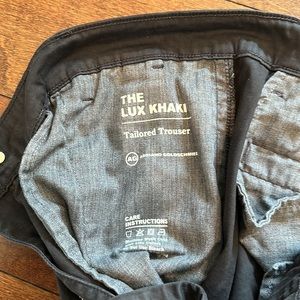 AG Men’s the Lux Khaki. Men’s 33/32. Black/charcoal gray.